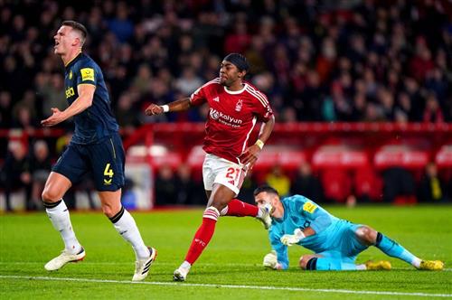 Nottingham Forest x Newcastle United