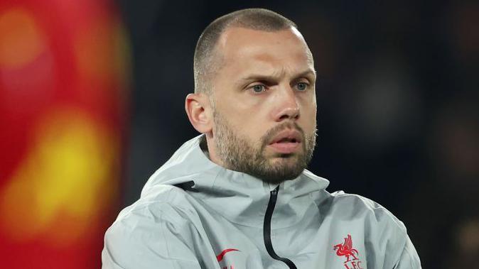 Oficial: Heitinga, técnico do Ajax, demitido