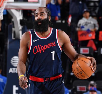 Enfurecido! Harden marcou 26 pontos em 7 de 9 arremessos no intervalo e 5 de 6 de três pontos.