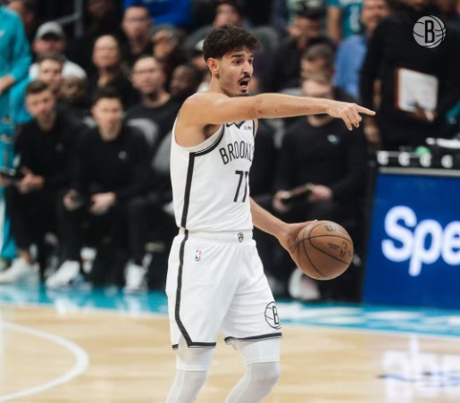 Recomendação oficial do Nets: 19 anos e 191 dias! Ben Saraf se torna titular pelo segundo ano na história do Nets