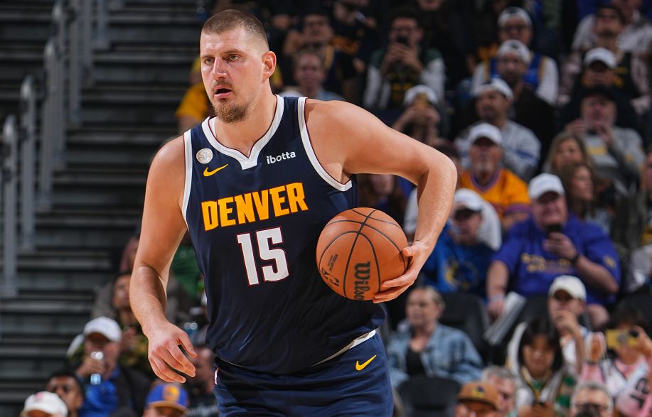 Jokic marcou 19 pontos em 7 de 7 arremessos em um único quarto, e o Nuggets derrotou o Clippers por 43-22.