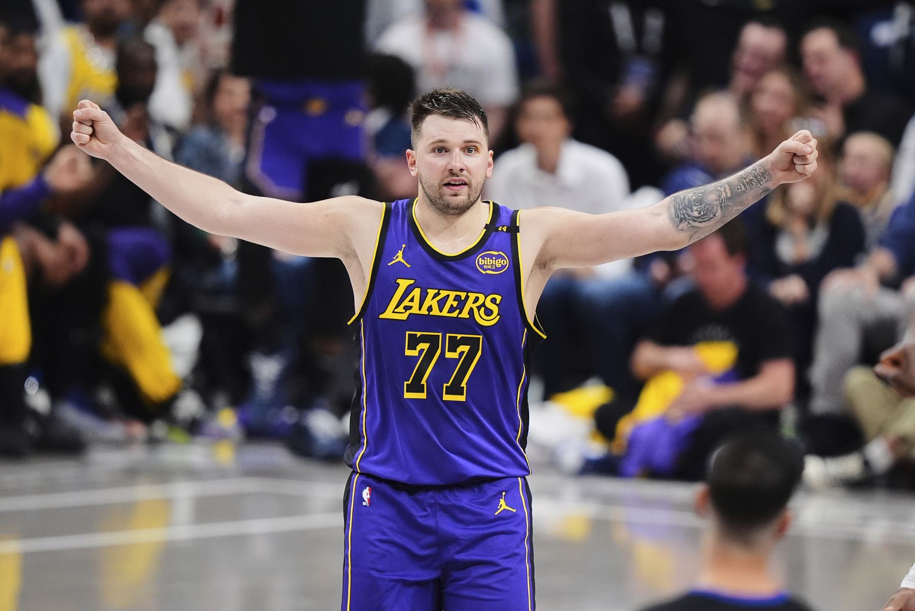 Doncic teve média de 28,7 pontos por jogo em sua carreira, perdendo apenas para Jordan e Chamberlain na história.